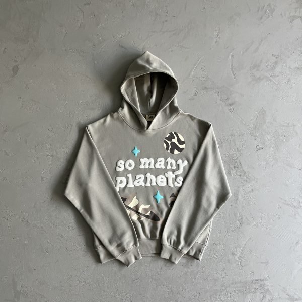 Between Street and Sophistication: The New-Age Hoodie Vibe