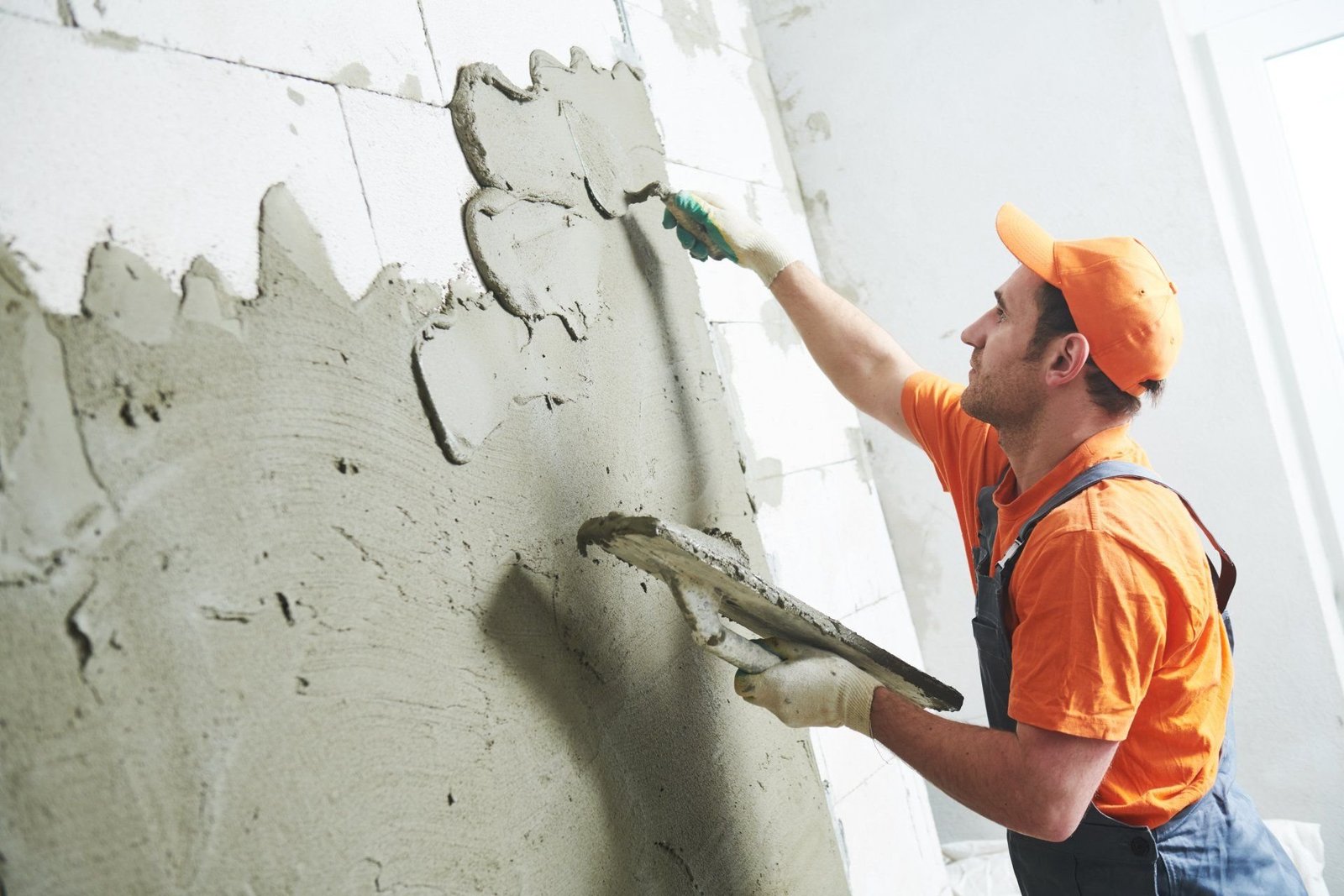 Choosing the Right Contractor for Decorative Plasterwork in Bristol
