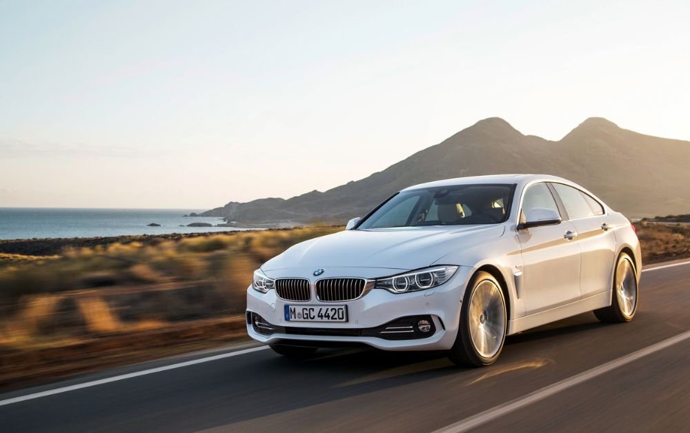 Best season to rent BMW in Dubai for less money