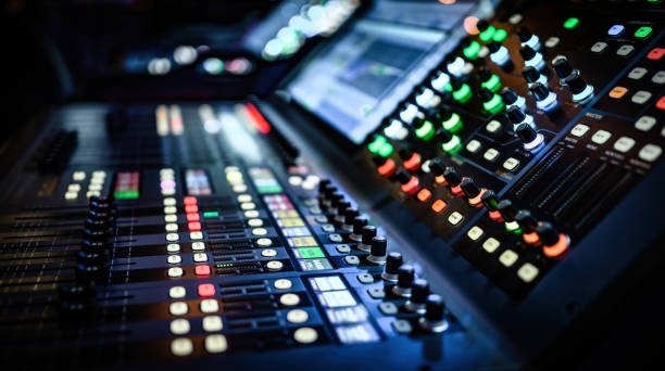 How Audio Visual Solutions Improve Events and Conferences in Dubai